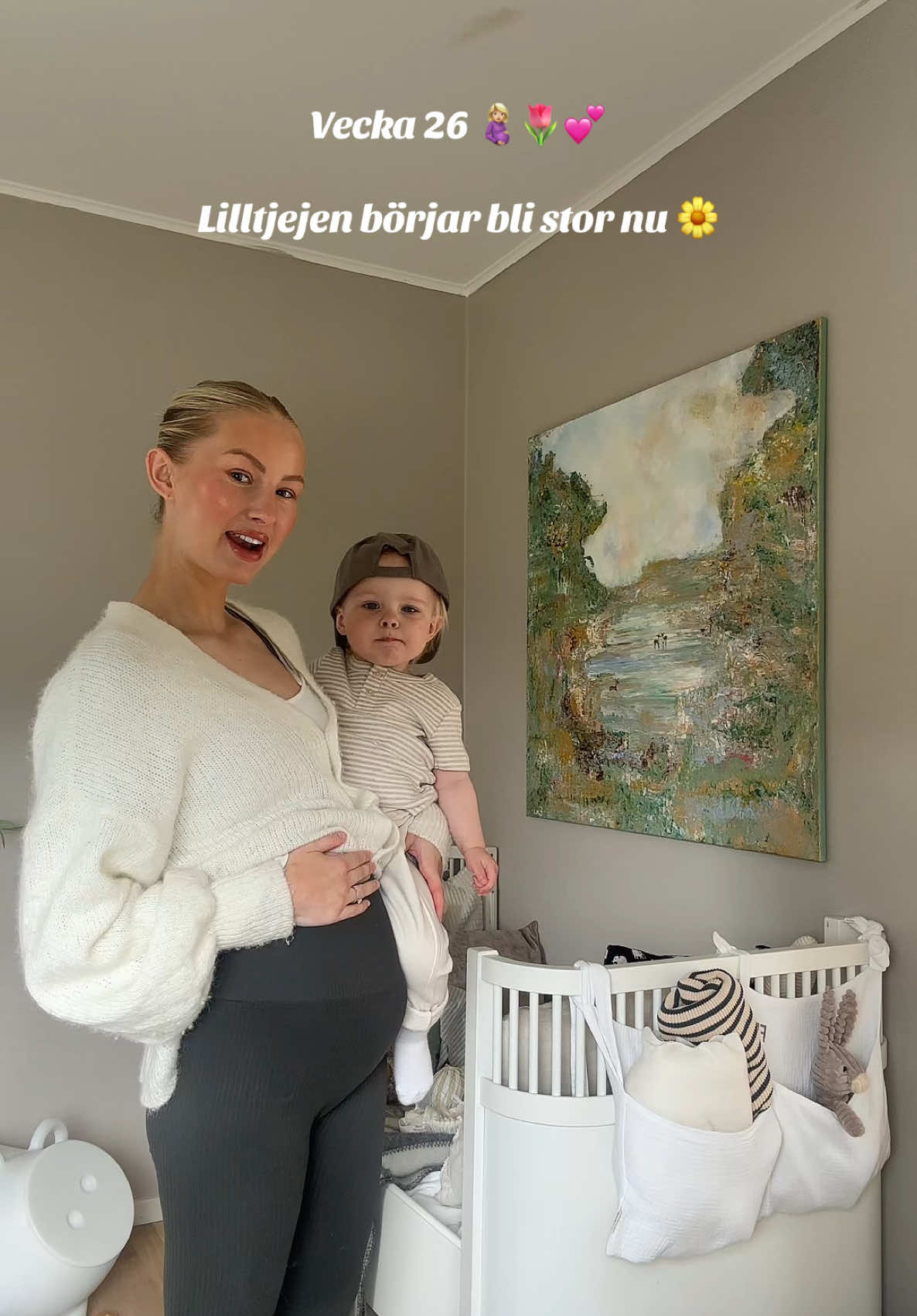 A post by @nattid on TikTok caption: Vecka 26 tänk ändå att det inte är så långt kvar 🤰🏼😭💕