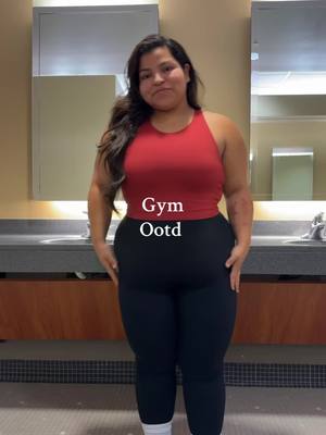 A post by @lizsmiles1 on TikTok caption: Gym outfit | #ootd #outfit 