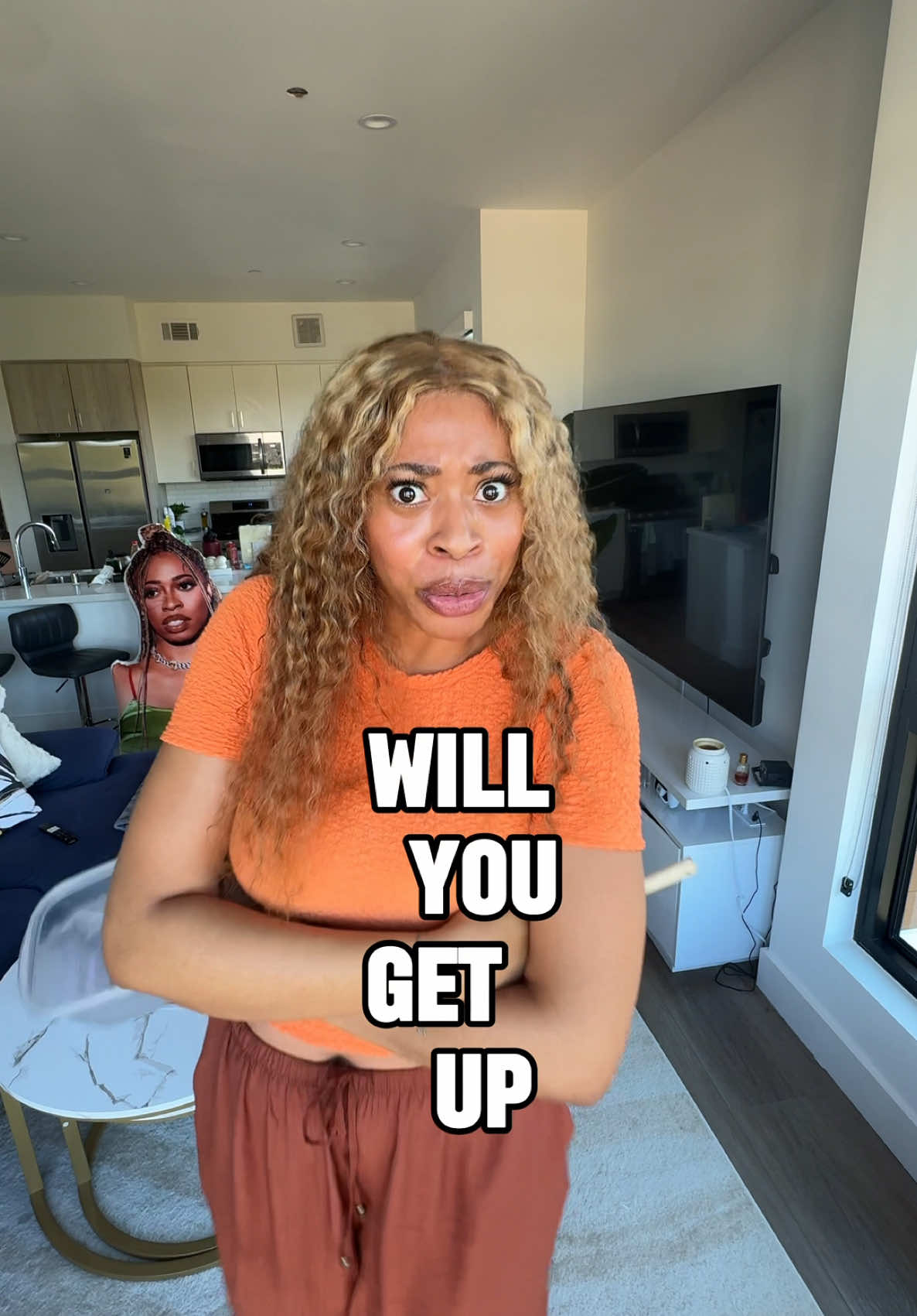 A post by @dreaknowsbest on TikTok caption: Replying to @sali🎀🦢🫧  I need this to be my alarm sound 🤣 Who else is watching this while eating? 🙈 Beat by @GryndStidyo  #summer2025 #summerbody #relatable #viral #funny #roast #foodie valentine is coming summer time is coming #eurosummer 
