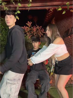 A post by @jeison_giraldo on TikTok caption: Se me vino un recuerdo a la mente 😤😳