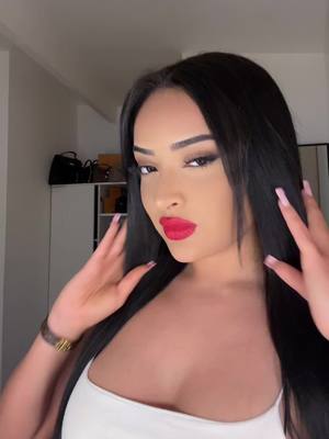 A post by @itsnorel on TikTok caption: J’aime le rouge 🤷🏽‍♀️