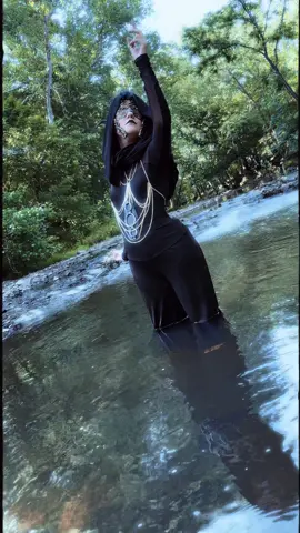 A post by @mokuchan018 on TikTok caption: Worship. #sleeptoken #sleeptokencosplay #espera #esperasleeptoken #esperacosplay #esperasleeptokencosplay #vesselettes #vesselettessleeptoken #sleeptokenworship 