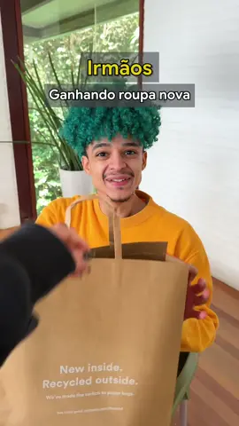 A post by @jooj on TikTok caption: Quem tem irmãos vai entender 😂😂 #irmaosnatu