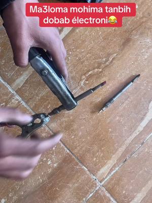 A post by @www.khabir.sayarat on TikTok caption: Ma3loma mohima tanbih dobab électroni#france🇫🇷 #خبيرسيارات #سيارات #voiceeffects #voiceeffects #learnontiktok #فحص #videoviral #triste 