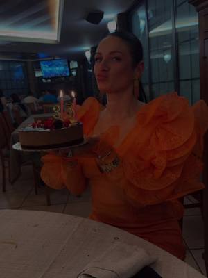 A post by @elieliona on TikTok caption: #fyp #neperte 