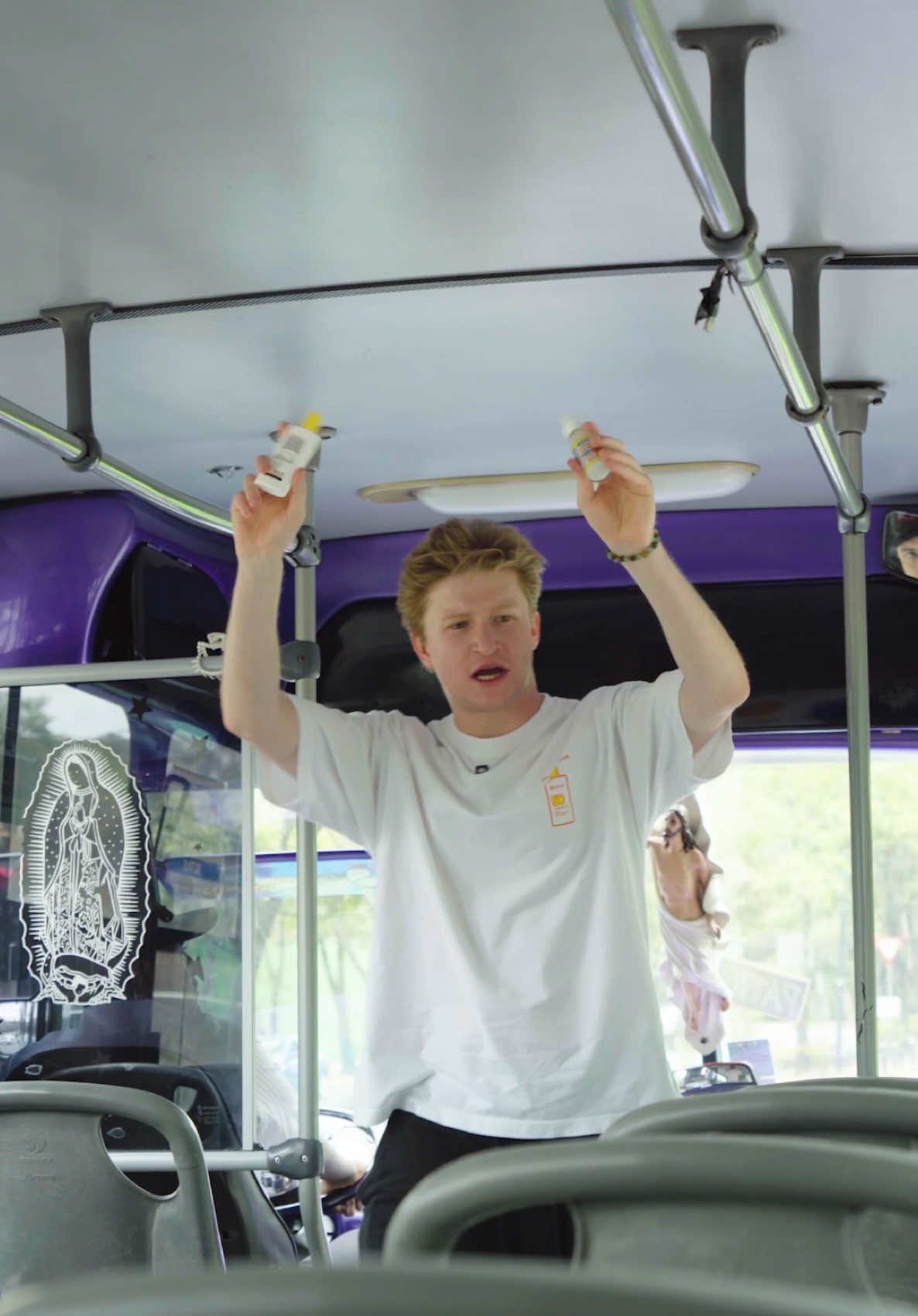 A post by @alextachers on TikTok caption: Hoy tocó salir a proteger al ciudadano mexicano con @Garnier MX ☀️🧴#NoTeManchesConElSol #GarnierSkincare #GarnierMx #Publicidad #ContenidoConfiable #PublicidadVerificada #PublicidadResponsable  SALUD ES BELLEZA 123300EL950583
