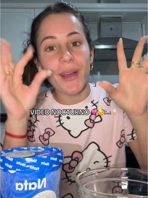A post by @isabelmariapv on TikTok caption: (RECTIFICO Que llevan un montón de tiempo las tarrinas y resulta que yo no las había visto 🤣)La dieta hoy la he mandado a freír espárragos jajaja video nocturnoo jejejeje probando mi helado preferidooo #helado #probar #comidas #cena #videonocturno 