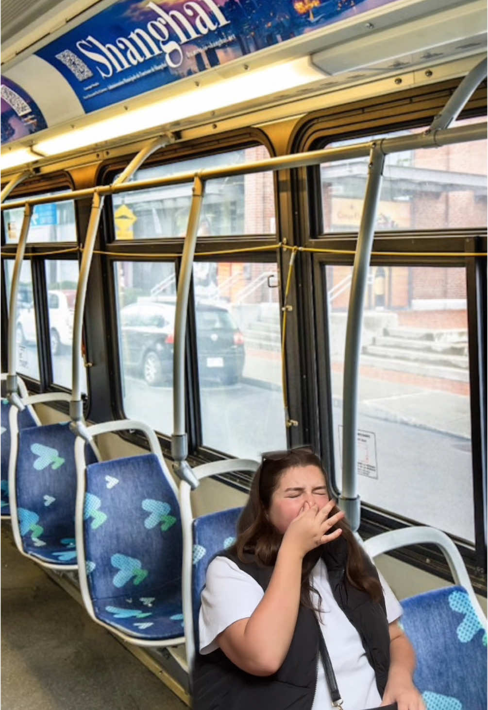A post by @marieannefarleyy on TikTok caption: Vanessa et Mélina épisode 1: Dans un bus de la STM près de chez vous (en arrière de la ligne jaune par contre). #pub @stm.info 