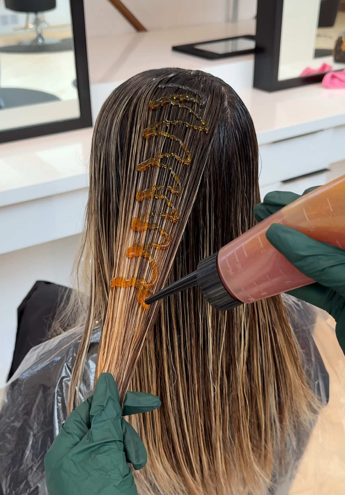 A post by @abbeybrookee on TikTok caption: You need to use this formula!!👇🏼  @Schwarzkopf Professional Vibrance  30g 8-00  10g 9-0  40g 9-1 10g 9-42  7g 8-19  6 vol gel  🫶🏻🤍 #copperhair #balayage #brondehair 