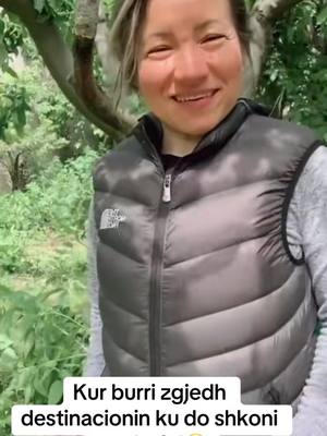 A post by @ninaeva18 on TikTok caption: Ku t con burri me pushime! 😅 #fyp #albaniantiktok #albaniangirl #vajzatshqiptare #femratshqiptare #pertyshqip 