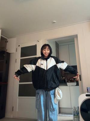 A post by @marysengmunmai1 on TikTok caption: သူများအင်္ကျီဝတ်ထားတာ ☺️@우이커플 @Marysengmummai dc@carlsuffrin #marysengmunmai #foryou 