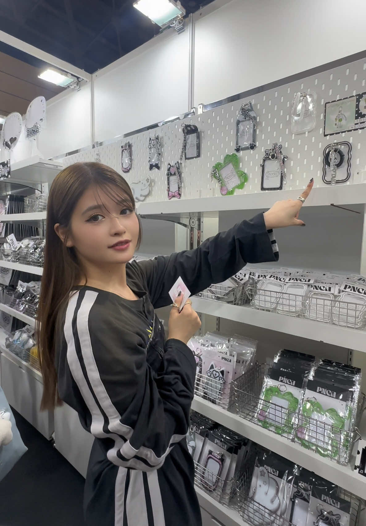 A post by @kageihina on TikTok caption: KCON2025大満喫Vlog💄 #PR #KCONJAPAN2025 