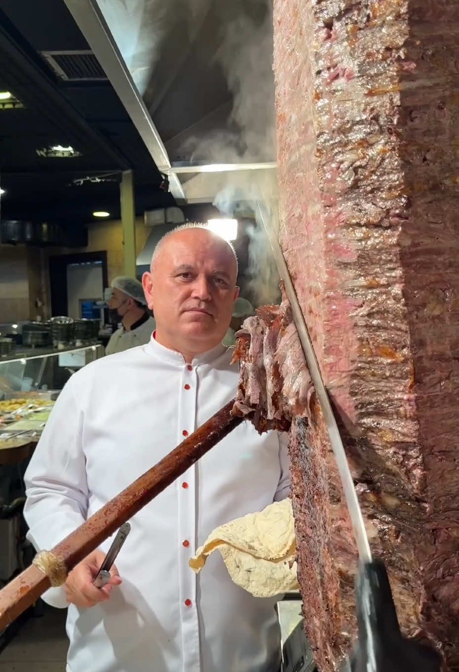 A post by @himmetpolatt on TikTok caption: Lavaş ekmeğe döner.? . . . . . . #lavaş #ekmek #döner #dürüm #döner #dürümdöner #food #food #türkiye #ağababadöner #himmetpolatt #yemek #foods #eniyidönerci @Agababadoner 
