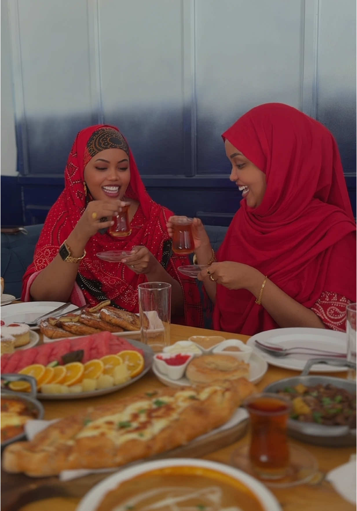 A post by @kokobullehq on TikTok caption: Baati gang brunch @AISHA ALHATIMY_co @mariam_bulle @Mayambella  #baatigang #somalitiktok 