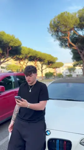A post by @petit23_ on TikTok caption: Stasera fuori a mezzanotte Vivere da Morire vi aspettiamo io e Ciro❤️ #viveredamorire 