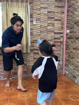 A post by @dollnc on TikTok caption: อะไรที่ไม่มีแม่อย่างกู พ่อลูกเค้าดูมีความสุขสุดๆ 5555 #เจ้ตับฉ่ําโบ๊ะ @เก๋ามาสสส 