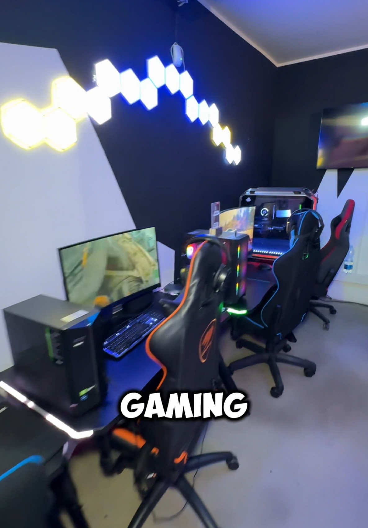 A post by @esportpalace on TikTok caption: Ti aspettiamo! Cosi provi anche la tastiera meccanica che abbiamo messo qui in vendita #tiktokshopitalia #tiktokmademebuyit 