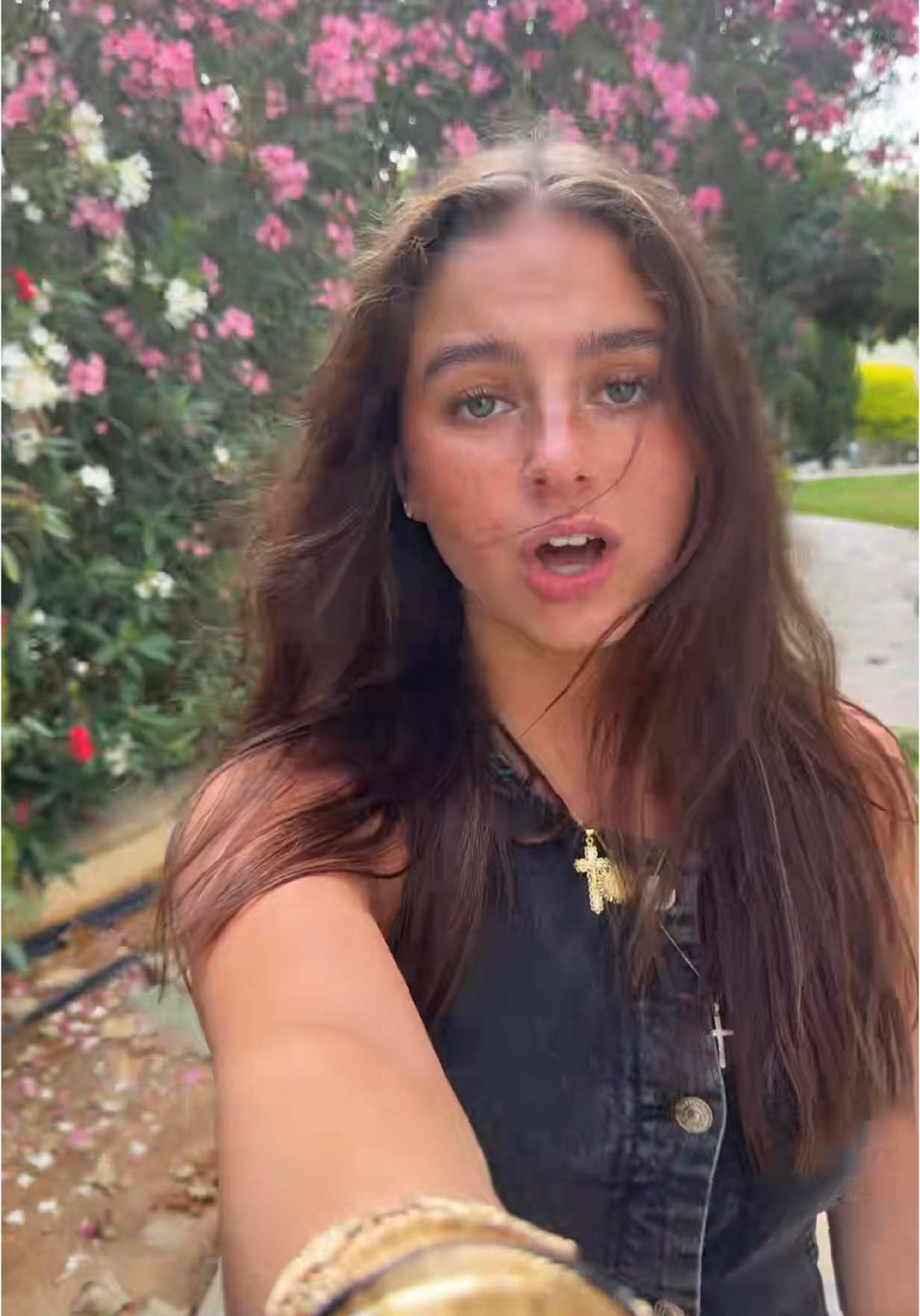 A post by @mirellavirallinen on TikTok caption: va gör han där? #fyp 