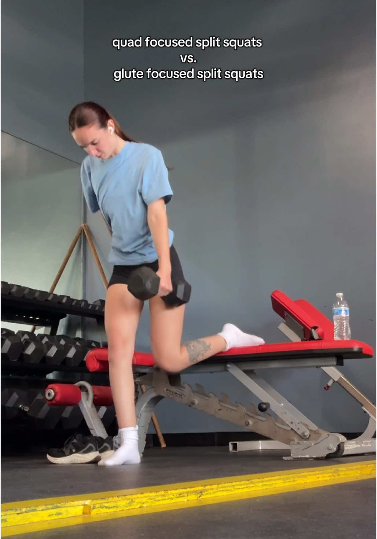 A post by @lexiorlove on TikTok caption: u will feel the difference #gym #splitsquats #bulgariansplitsquat #glutes #legs #workout #workoutroutine 