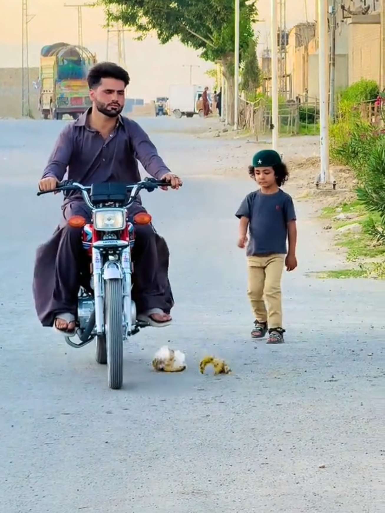 A post by @babache2025 on TikTok caption: yah kya hua🤣😂 #foryou #foryoupage #babache #BabaChe_Abubakar #chebaba #funny #😆 #abubakar #بلوچستان #⭐️boy