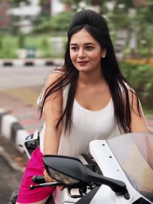 A post by @anamikaoyshe0008 on TikTok caption: পিছনে কুকুর ঘেউ ঘেউ করবেই কুকুরের কাজ ই এইটা😎#anamikaoyshe 