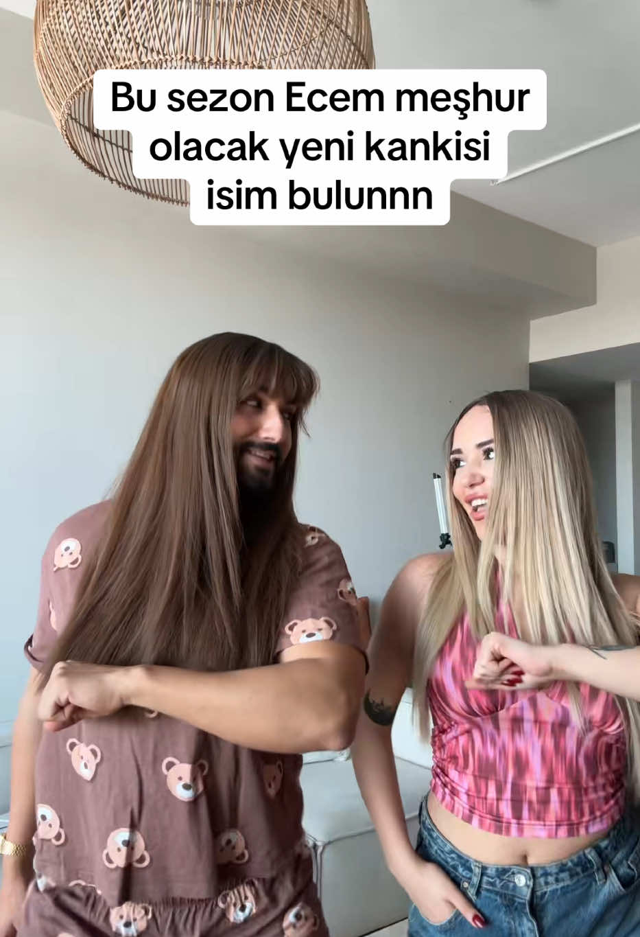 A post by @mertsaric on TikTok caption: Yorumları okucammm 