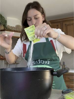 A post by @mum_of_esmee on TikTok caption: Je vous mets la dégustation ? 🍭🍬 Ingrédients et dose :🥰 -400ml de Jus de fruits  -4g d’agar-agar  #jeunemaman #bonbons #mumlife #jeunesparents #momlife 