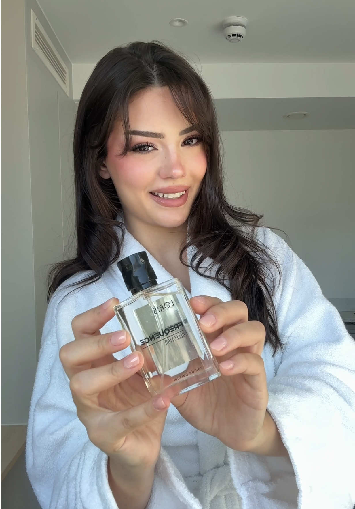 A post by @petekalemdar on TikTok caption: Bugün parfümümüze göre hazırlandık🤍 İlkbahar günlerimin vazgeçilmezi Loris'den Frequence K222 😍 Nasıl buldunuz? ✨ @Loris Parfum #işbirliği 