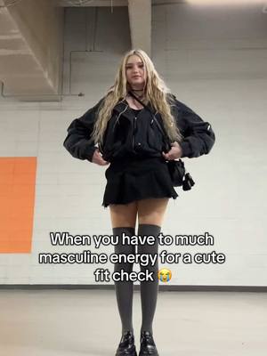 A post by @honeypuu on TikTok caption: Wollte eigentlich ein ästhetisches Video machen aber ich sehe aus wie Igor in einem Frauen Körper  #fyp 
