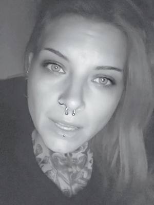 A post by @steff_fanny_dr3 on TikTok caption: #farbeunterdiehaut #teamcrazychaos #ostdeutschearroganz #wirsindnichtnackt #diegehirnakrobaten 