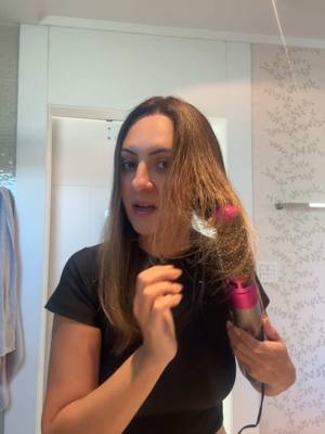 A post by @.familiapimentel on TikTok caption: Fazendo cabelo para pegar julia no aeroporto #tiktokshopchegou 