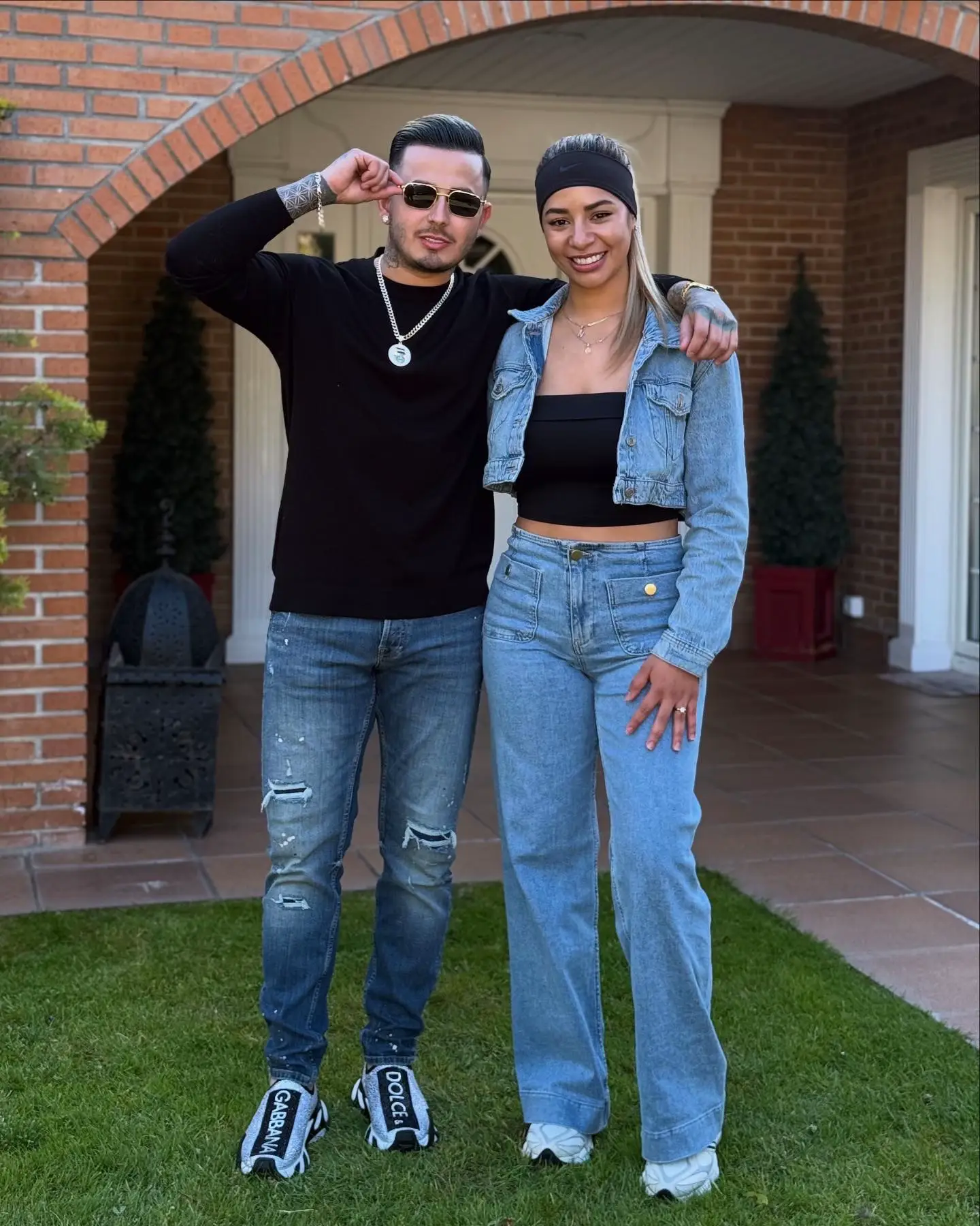 A post by @soyrickysv2 on TikTok caption: 🇪🇸👋🏻🍀🤞🏻🙌🏼♥️