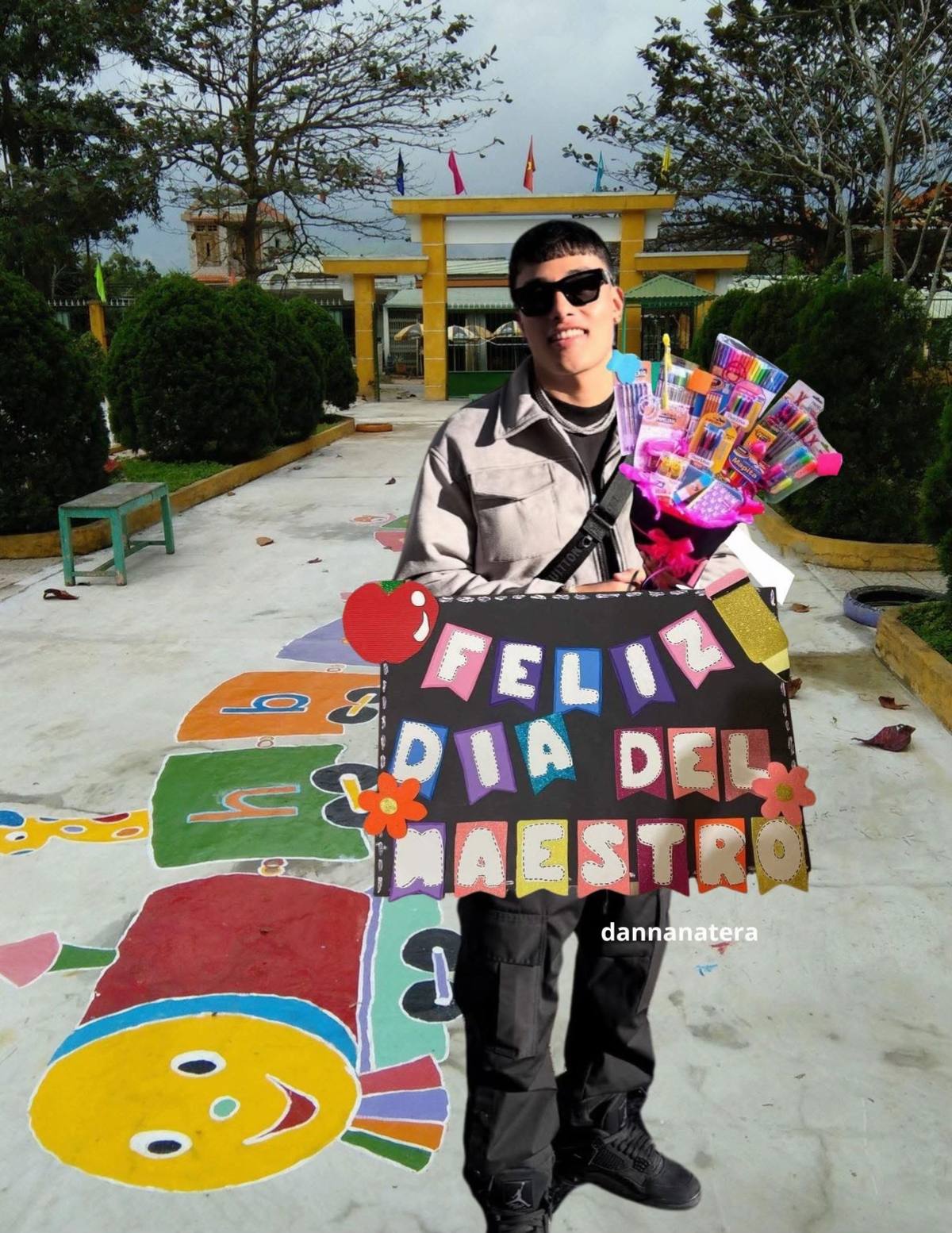 A post by @elmaliburrito on TikTok caption: Tú que nunca me enseñaste a copiar,  Tú que fuiste mi primer amor prohibido, Tú que me dabas de comer en la boquita, jajaj. FELIZ DÍA DEL MAESTRO 🌹 #elmalilla #diadelmaestro #contenido #humor #chakalon #malilla 