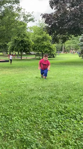 A post by @ilirian_cooks on TikTok caption: Mom look what I can do! #ouch 