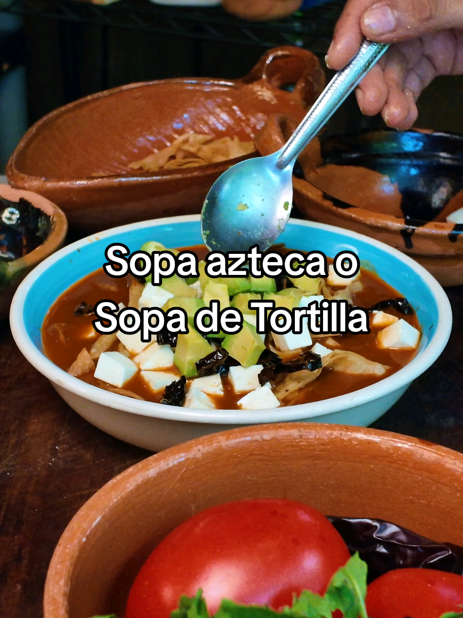 A post by @cocineroenproceso on TikTok caption: ¡Sopa Azteca o Sopa de Tortilla! #yosoycocinero #recetas #recetasmexicanas #comidamexicana #recetafacil #SopaAzteca #sopadetortilla 