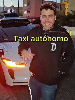 A post by @pongamoslo_a_prueba on TikTok caption: ¿ponemos a prueba los nuevos taxis que se manejan solos? 