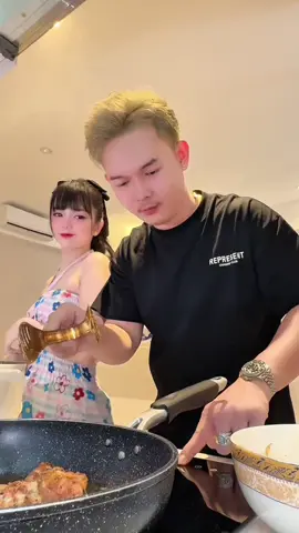 A post by @lim.kimseng on TikTok caption: នៅក្បែអូន បងមានក្ដីសុខ👩‍❤️‍💋‍👨@Lida 🦖 