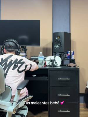 A post by @elmaliburrito on TikTok caption: 🇲🇽❌🇨🇱💕 #elmalilla #kiddvoodoo #reggaeton #dedicatoria #sentimientos #indirectas #chakalon #nuevamusica #malilla 