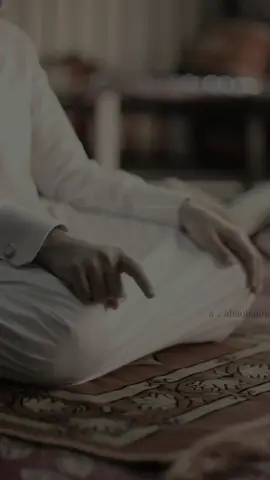 A post by @dalmar__8 on TikTok caption: Salaadda dhexe sida ku cad xadiis saxiix ah waa salaadda Casarka. Nabigu s.c.w. wuxuu yidhi: “Qofkii ay si ula kac ah u dhaafto salaadda Casar ilaa uu waqtigeedu baxo waa sida inuu waayey oo dhaafeen ehelkiisa iyo maalkiisa”. Werin kale waxay leedahay: “waxaa qofkaasi bura camalkiisa san oo dhan”. @🌻⚘️القران الكريم✨️🌻  الشيخ عبد الودود مقبول حنيف✔️  Abdul wadood haneef ❤️  #القران_الكريم #quran #dalmar8 #muqdishotiktok #somaalitiktok #foryoupage #ayatulkursi💕  @Ahmedinho 