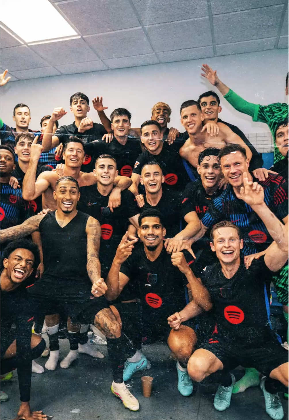 A post by @daniolmo on TikTok caption: Som CAMPIONS DE LLIGA! 💙❤️ #28 @fcbarcelona  #LALIGAHighlights