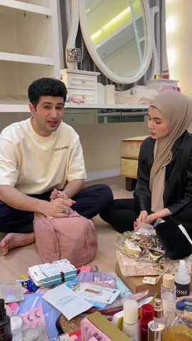A post by @akashellahi on TikTok caption: Perfume stock kita wao #akashellahi #elvyaabdullah 