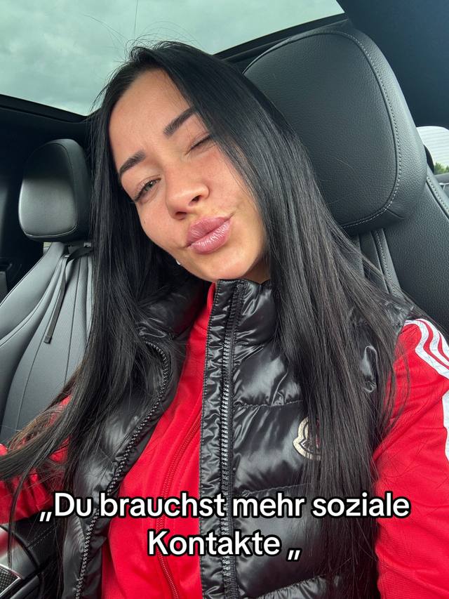 A post by @belladollgym on TikTok caption: Und bei euch so? 😁