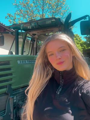 A post by @paulas_landleben on TikTok caption: Geldbeutel ein bisschen leerer, Maschinenhalle ein bisschen voller🚜❤️ #landwirtinausleidenschaft #landwirtschaftistleidenschaft #landwirtschaftausleidenschaft #farmgirl #farmgirllife #landwirtin #landwirtschaft #fendt #fendtpower #fendtvario #fendtfahrerarmy #fendtglobal #farmgirls #fendt515c 