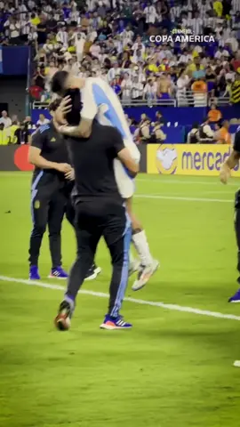 A post by @copaamerica on TikTok caption: El abrazo que toda Argentina le quiere dar. ¡Feliz cumpleaños, Lionel Scaloni! #Scaloni #DiMaria #Argentina #copaamerica2024 #cumpleaños 