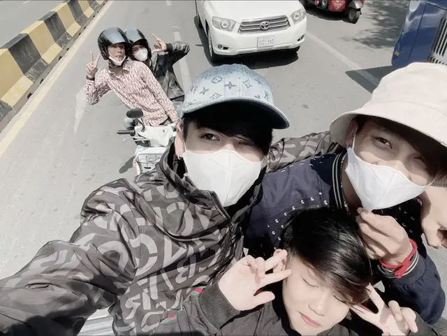 A post by @blanhtaeomneak on TikTok caption: 🪣🧹
