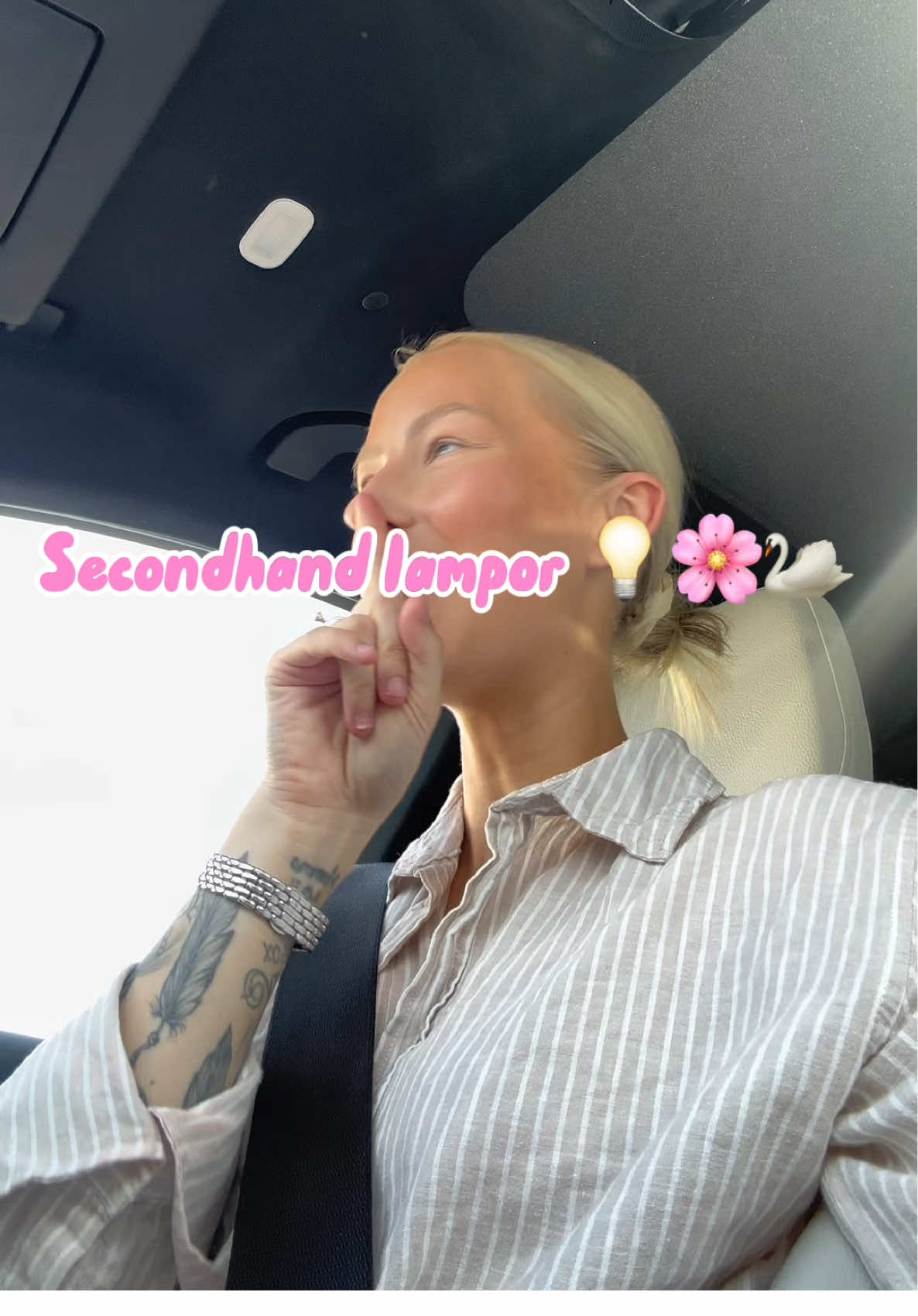 A post by @nattid on TikTok caption: Handla ett par secondhand lampor med mig , är kär i dom 💡💗🌼