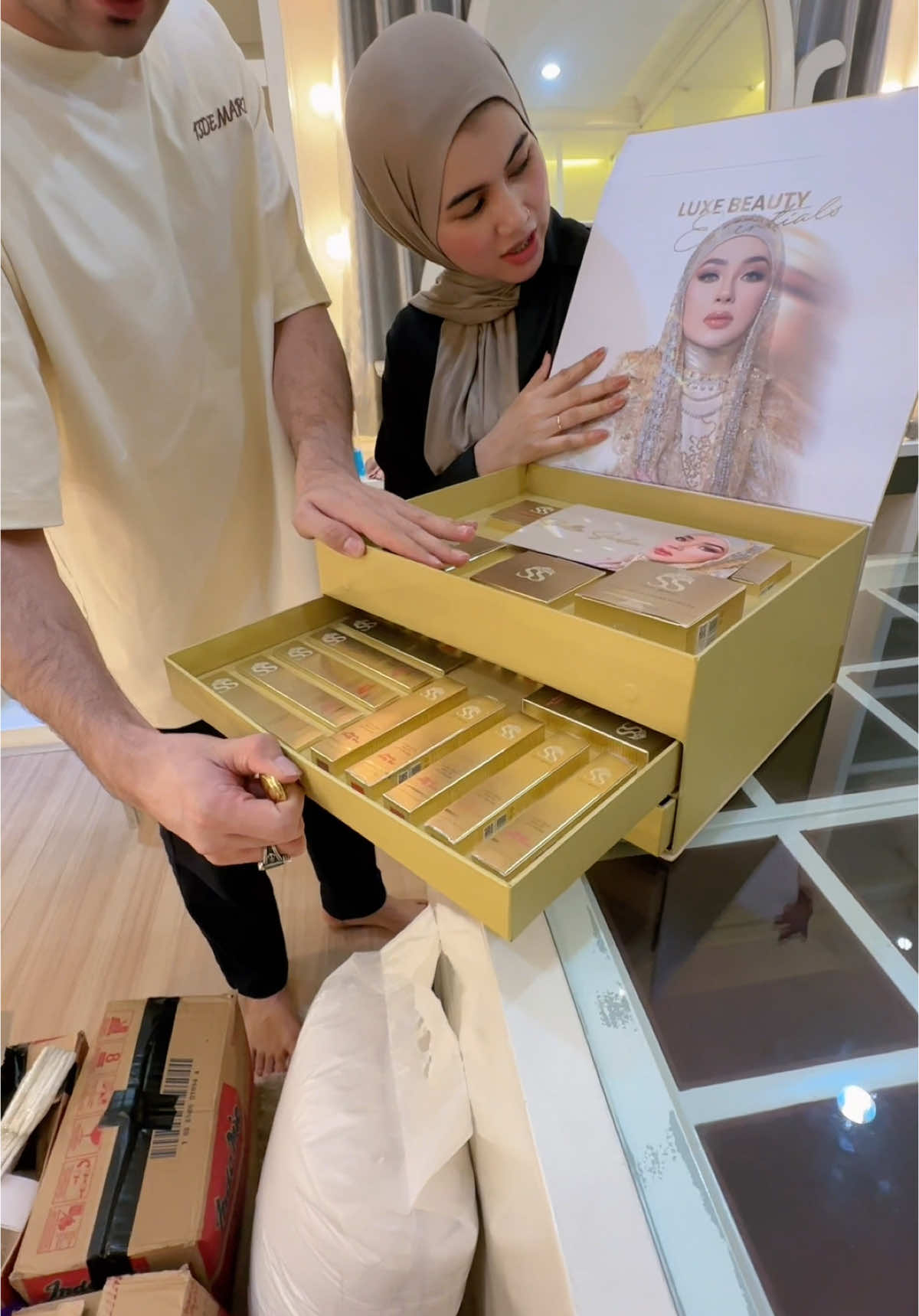 A post by @akashellahi on TikTok caption: Banyak sekali ini , prelove yuk atu bagi2 aja #akashellahi  