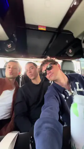 A post by @sundyjules on TikTok caption: De retour à Los ANGELES pour la Summer Release 2025 avec @airbnb ☀️:) Tellement fier de collaborer avec eux avec tous les voyages que j’ai pu faire  C’était l’occasion de découvrir toutes les nouveautés.. j’ai beaucoup trop hâte de tester cet été #airbnbpartner #publicité