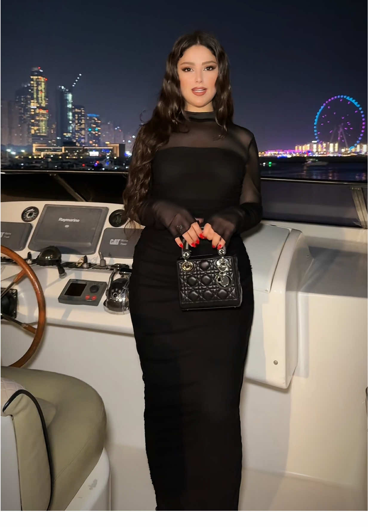 A post by @rahmah_bassam9 on TikTok caption: ابقى اني number 1 ☝🏻😉💜👑 #رحمه_بسام #جيش_رحمه #fyp 