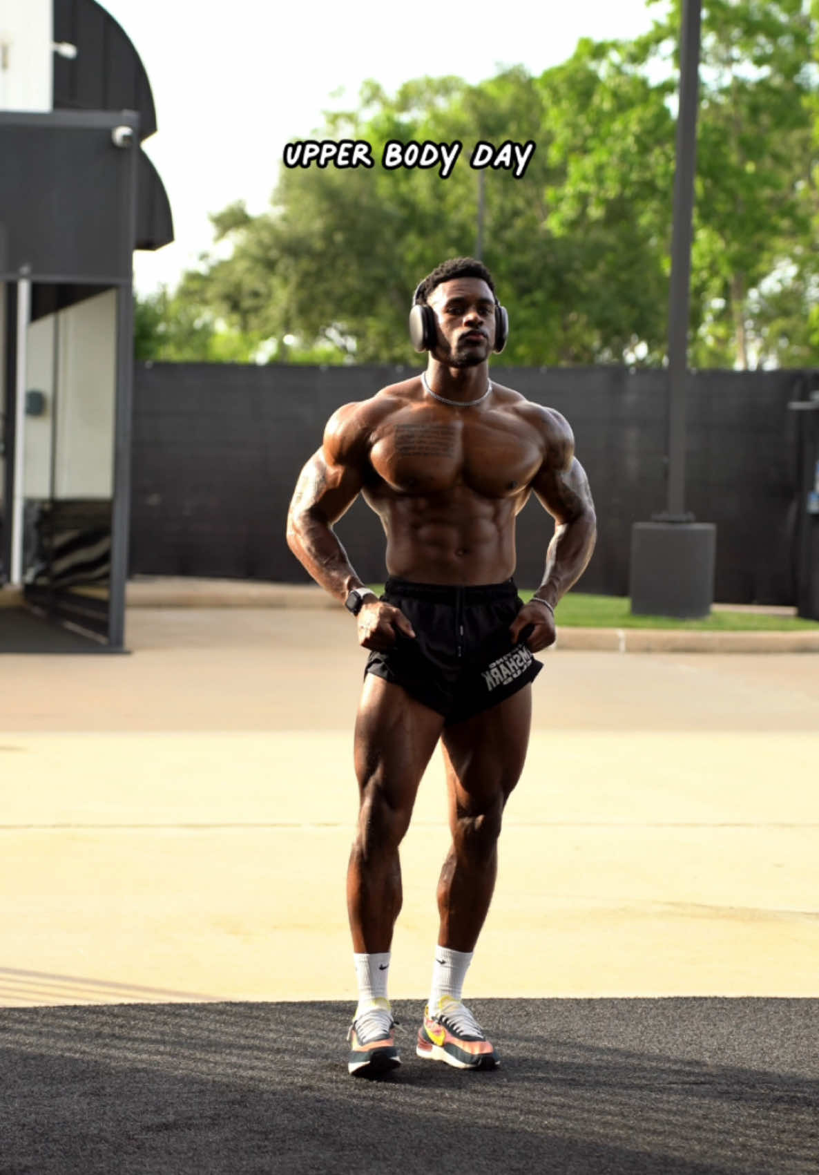 A post by @drayyofficial on TikTok caption: 70 Minute Upper Body Day 🔥 2x a week to build THE physique #fitness #fitnessmotivation #upperbodyworkout 